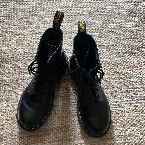 Dr. Martens size 7 - Picture 1 of 5